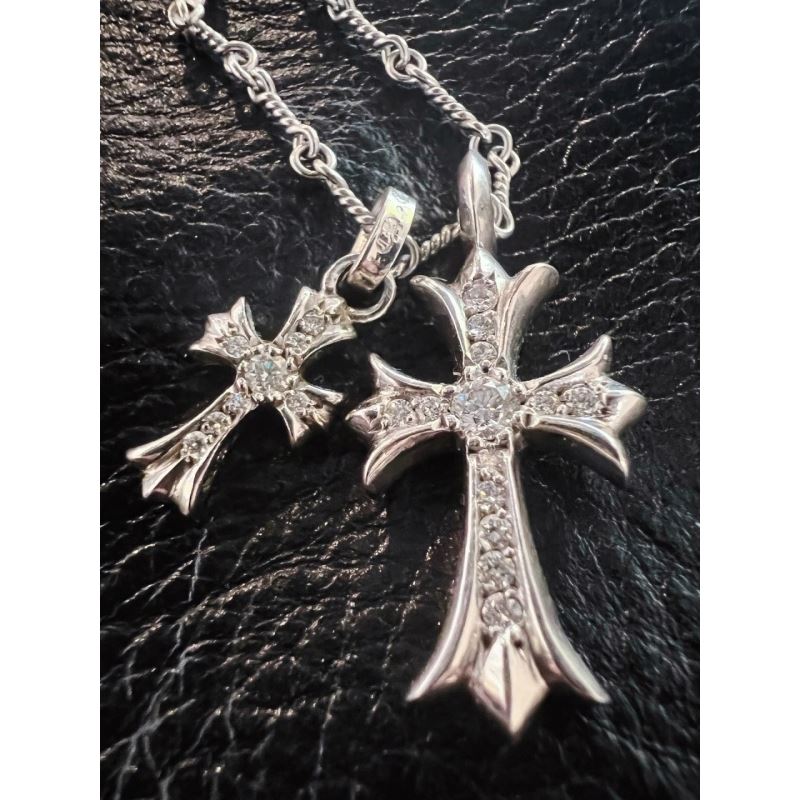 Ch**me He**ts necklaces